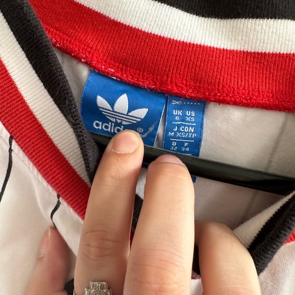 Adidas cropped top size XS - Picture 7 of 7